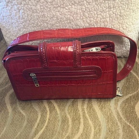 Vibrant Red Leather Clutch with Crocodile Texture - Picture 3 of 9